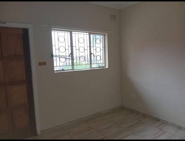 2 BEDROOM PROPERTY TO RENT IN OVERPORT